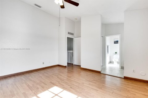 Townhouse in Miramar, Florida 3 bedrooms, 136.94 sq.m. № 1761656 - photo 28