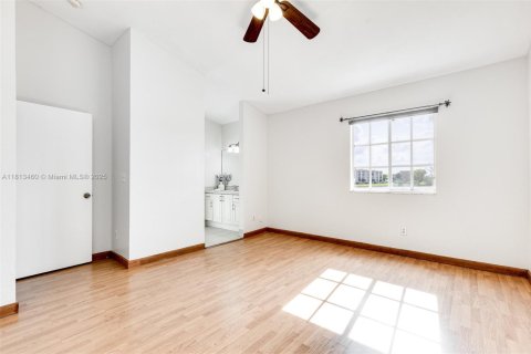 Townhouse in Miramar, Florida 3 bedrooms, 136.94 sq.m. № 1761656 - photo 27