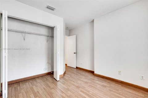 Townhouse in Miramar, Florida 3 bedrooms, 136.94 sq.m. № 1761656 - photo 11
