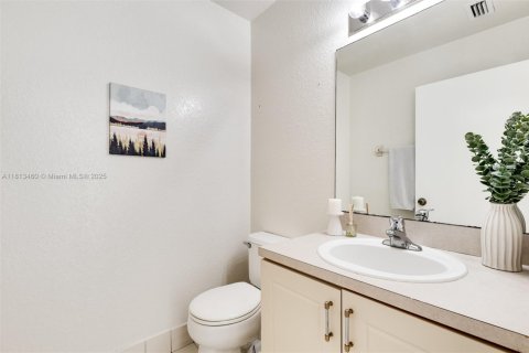 Townhouse in Miramar, Florida 3 bedrooms, 136.94 sq.m. № 1761656 - photo 23