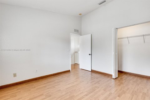 Townhouse in Miramar, Florida 3 bedrooms, 136.94 sq.m. № 1761656 - photo 5