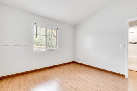 Townhouse in Miramar, Florida 3 bedrooms, 136.94 sq.m. № 1761656 - photo 7