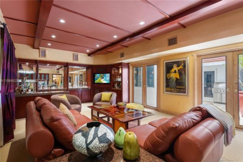 House in Miami, Florida 5 bedrooms, 435.25 sq.m. № 2255899 - photo 10