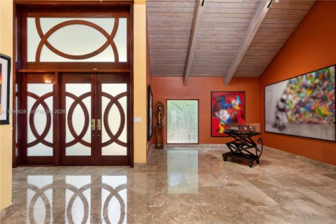 House in Miami, Florida 5 bedrooms, 435.25 sq.m. № 2255899