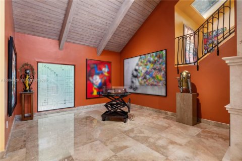 House in Miami, Florida 5 bedrooms, 435.25 sq.m. № 2255899 - photo 6