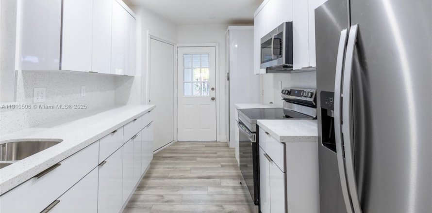 Villa ou maison à Miramar, Floride 3 chambres, 100.33 m2 № 1966620