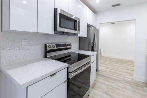 Villa ou maison à vendre à Miramar, Floride: 3 chambres, 100.33 m2 № 1966620 - photo 4