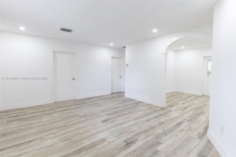 Villa ou maison à vendre à Miramar, Floride: 3 chambres, 100.33 m2 № 1966620 - photo 16