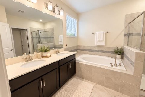 Townhouse in Orlando, Florida 3 bedrooms, 177.91 sq.m. № 2400337 - photo 12