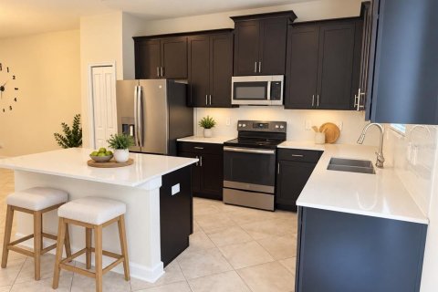 Townhouse in Orlando, Florida 3 bedrooms, 177.91 sq.m. № 2400337 - photo 4
