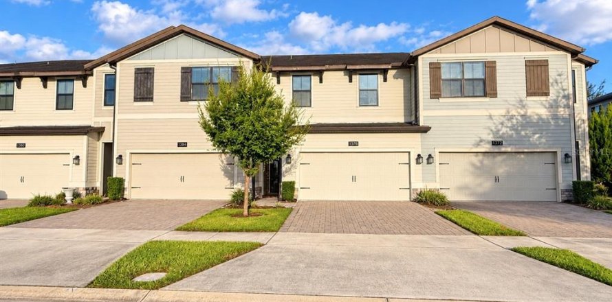 Townhouse in Orlando, Florida 3 bedrooms, 177.91 sq.m. № 2400337