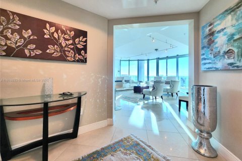 Copropriété à louer à Hollywood, Floride: 3 chambres, 243.68 m2 № 1752492 - photo 4