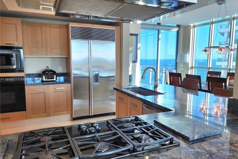 Copropriété à louer à Hollywood, Floride: 3 chambres, 243.68 m2 № 1752492 - photo 10