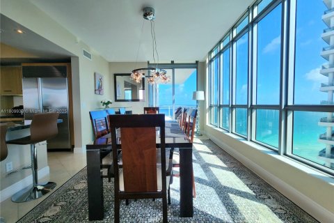 Copropriété à louer à Hollywood, Floride: 3 chambres, 243.68 m2 № 1752492 - photo 13