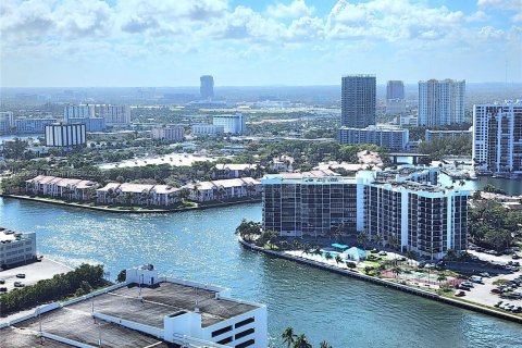 Copropriété à louer à Hollywood, Floride: 3 chambres, 243.68 m2 № 1752492 - photo 17