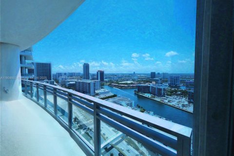 Copropriété à louer à Hollywood, Floride: 3 chambres, 243.68 m2 № 1752492 - photo 18