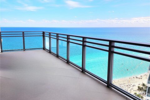 Copropriété à louer à Hollywood, Floride: 3 chambres, 243.68 m2 № 1752492 - photo 2