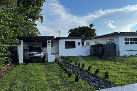 Propiedad comercial en Hialeah, Florida 84.91 m2 № 2020294