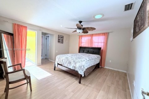 House in Port Charlotte, Florida 3 bedrooms № 2034348 - photo 9