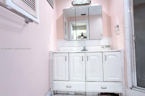 House in Port Charlotte, Florida 3 bedrooms № 2034348 - photo 11