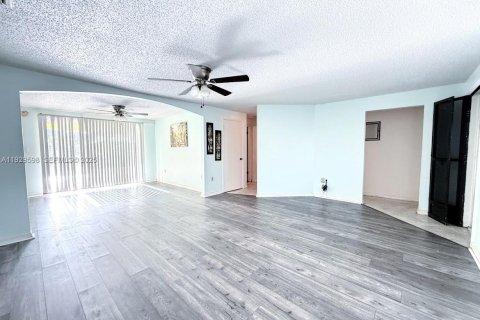 House in Port Charlotte, Florida 3 bedrooms № 2034348 - photo 3