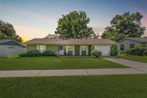 House in Ocala, Florida 2 bedrooms, 91.23 sq.m. № 2283618