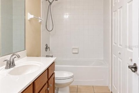 Townhouse in Naples, Florida 2 bedrooms, 131.46 sq.m. № 2393773 - photo 20