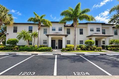 Townhouse in Naples, Florida 2 bedrooms, 131.46 sq.m. № 2393773