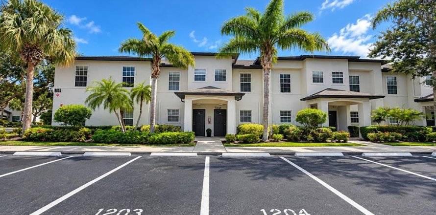 Townhouse in Naples, Florida 2 bedrooms, 131.46 sq.m. № 2393773