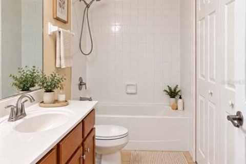 Townhouse in Naples, Florida 2 bedrooms, 131.46 sq.m. № 2393773 - photo 19