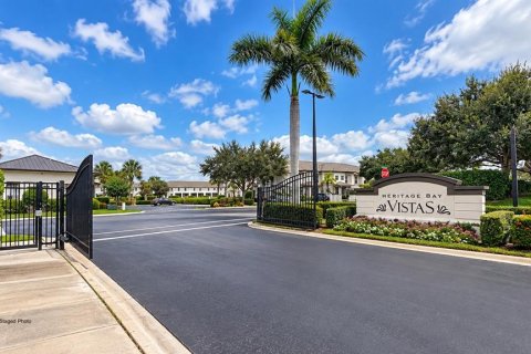 Townhouse in Naples, Florida 2 bedrooms, 131.46 sq.m. № 2393773 - photo 25