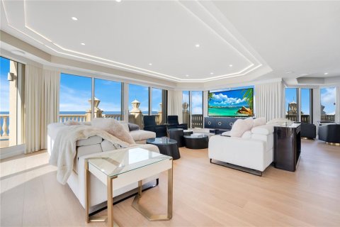 Condominio en venta en Naples, Florida, 5 dormitorios, 603.68 m2 № 1516741 - foto 1
