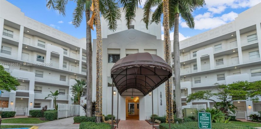 Condo in Doral, Florida, 3 bedrooms  № 1975022