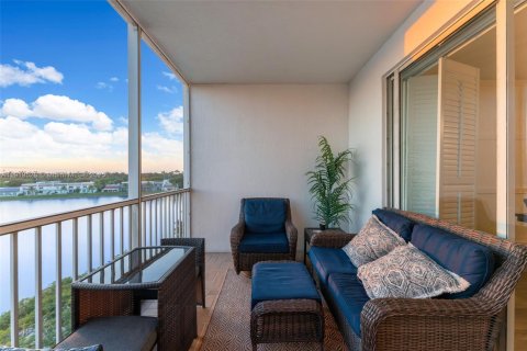 Condo in Doral, Florida, 3 bedrooms  № 1975022 - photo 27