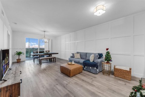 Condo in Doral, Florida, 3 bedrooms  № 1975022 - photo 2