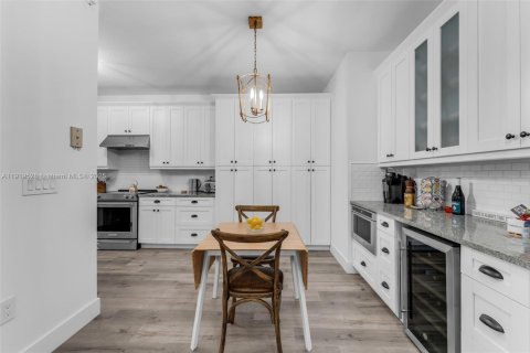 Condo in Doral, Florida, 3 bedrooms  № 1975022 - photo 8