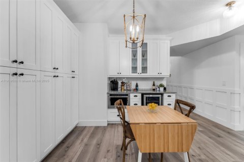 Condo in Doral, Florida, 3 bedrooms  № 1975022 - photo 11