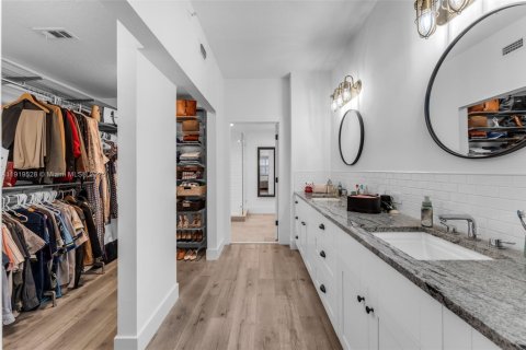 Condo in Doral, Florida, 3 bedrooms  № 1975022 - photo 23