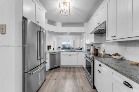 Condo in Doral, Florida, 3 bedrooms  № 1975022 - photo 9