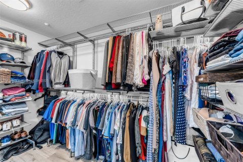 Condo in Doral, Florida, 3 bedrooms  № 1975022 - photo 18