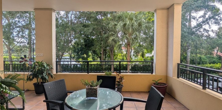Condo à Weston, Floride, 2 chambres  № 2171569