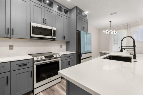 Villa ou maison à louer à Orlando, Floride: 5 chambres, 250.09 m2 № 2167364 - photo 14
