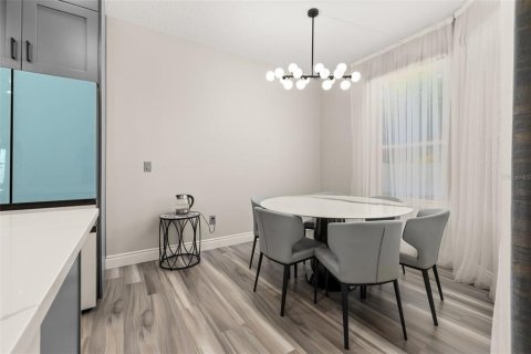 Villa ou maison à louer à Orlando, Floride: 5 chambres, 250.09 m2 № 2167364 - photo 16