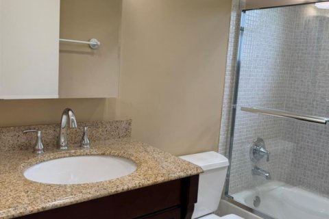 Condo in Delray Beach, Florida, 2 bedrooms  № 2184213 - photo 9