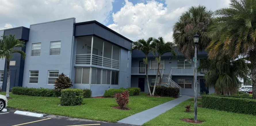 Condo in Delray Beach, Florida, 2 bedrooms  № 2184213