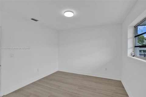 House in Hialeah, Florida 4 bedrooms № 1784195 - photo 23