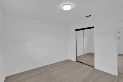 House in Hialeah, Florida 4 bedrooms № 1784195 - photo 25