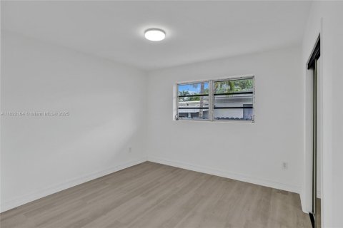 House in Hialeah, Florida 4 bedrooms № 1784195 - photo 21