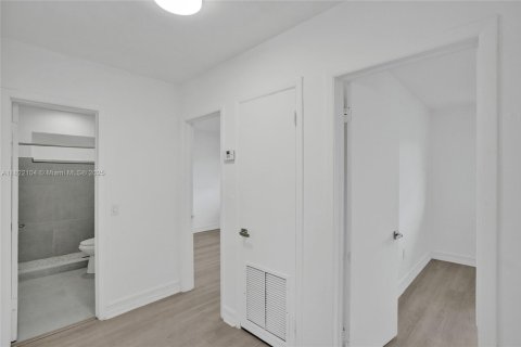 House in Hialeah, Florida 4 bedrooms № 1784195 - photo 17