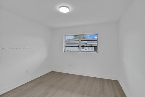House in Hialeah, Florida 4 bedrooms № 1784195 - photo 20